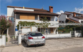 Cozy Apartment In Porec With Wifi